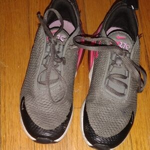 Nike Girls Black and Pink Sneakers